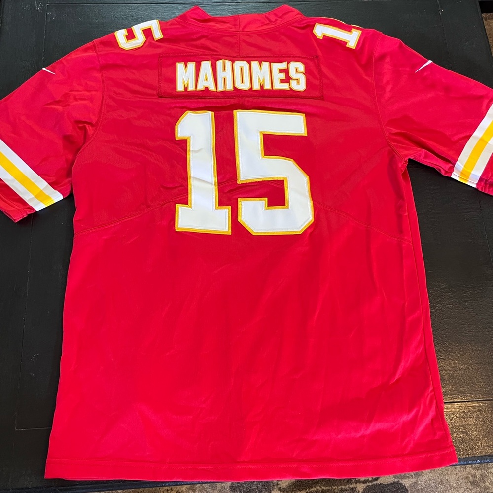 Nike Red Mahomes Chiefs Jersey - Picture 2 of 4